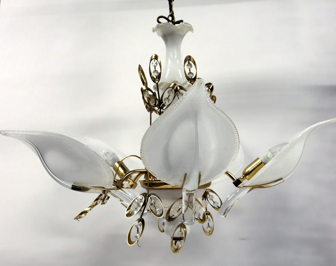 Franco Luce Modernist Murano Glass Chandelier: The modernist-form chandelier with blown glass leaves. Dimensions: 22" h x 29.5" dia.