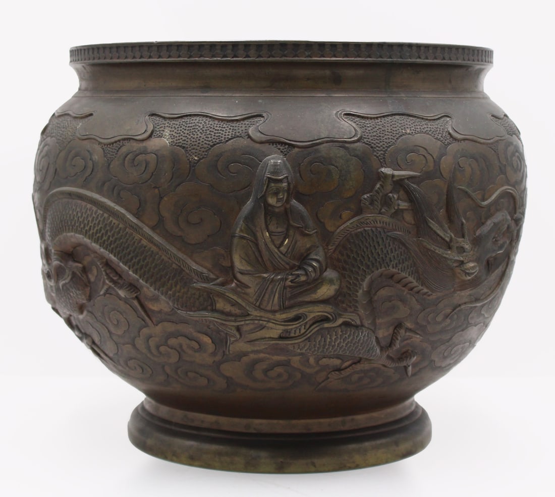 Large Japanese Bronze Dragon Jardiniere. (1 of 7)