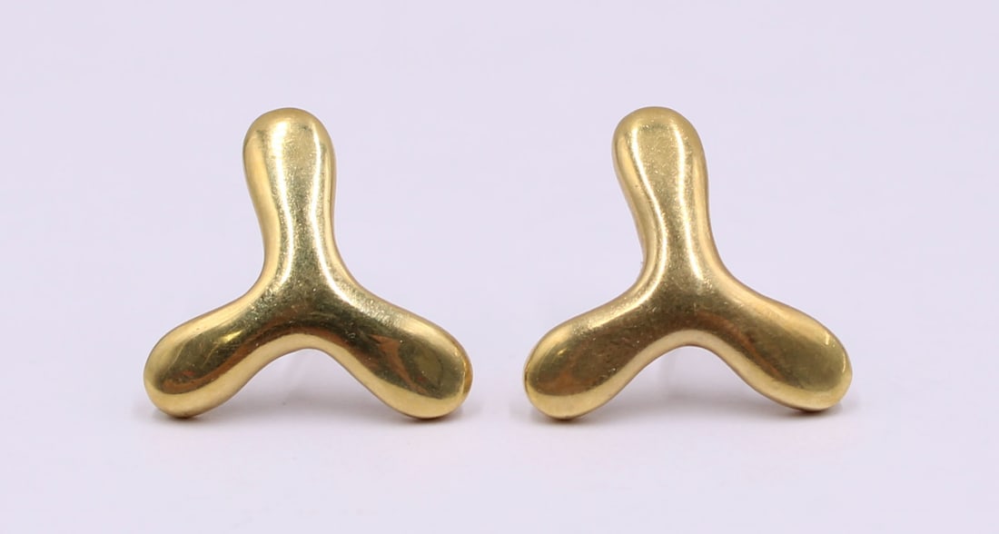 JEWELRY. Pair of Tiffany & Co 18kt Earrings. (1 of 6)