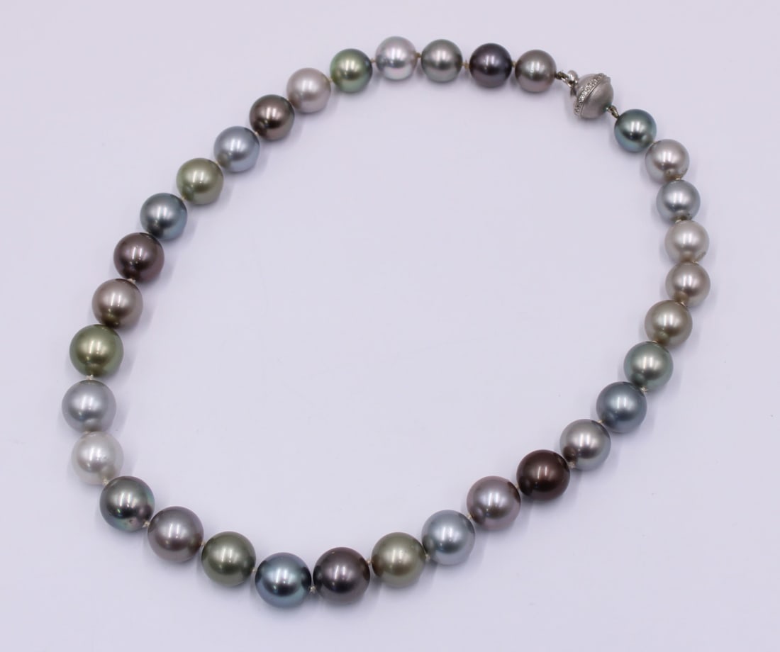 JEWELRY. 14kt Gold, Pearl, and Diamond Necklace. (1 of 5)