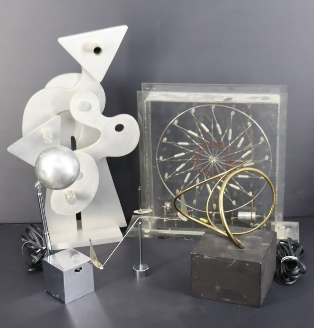 Lot of Kinetic Sculpture & a Lamp. (1 of 14)
