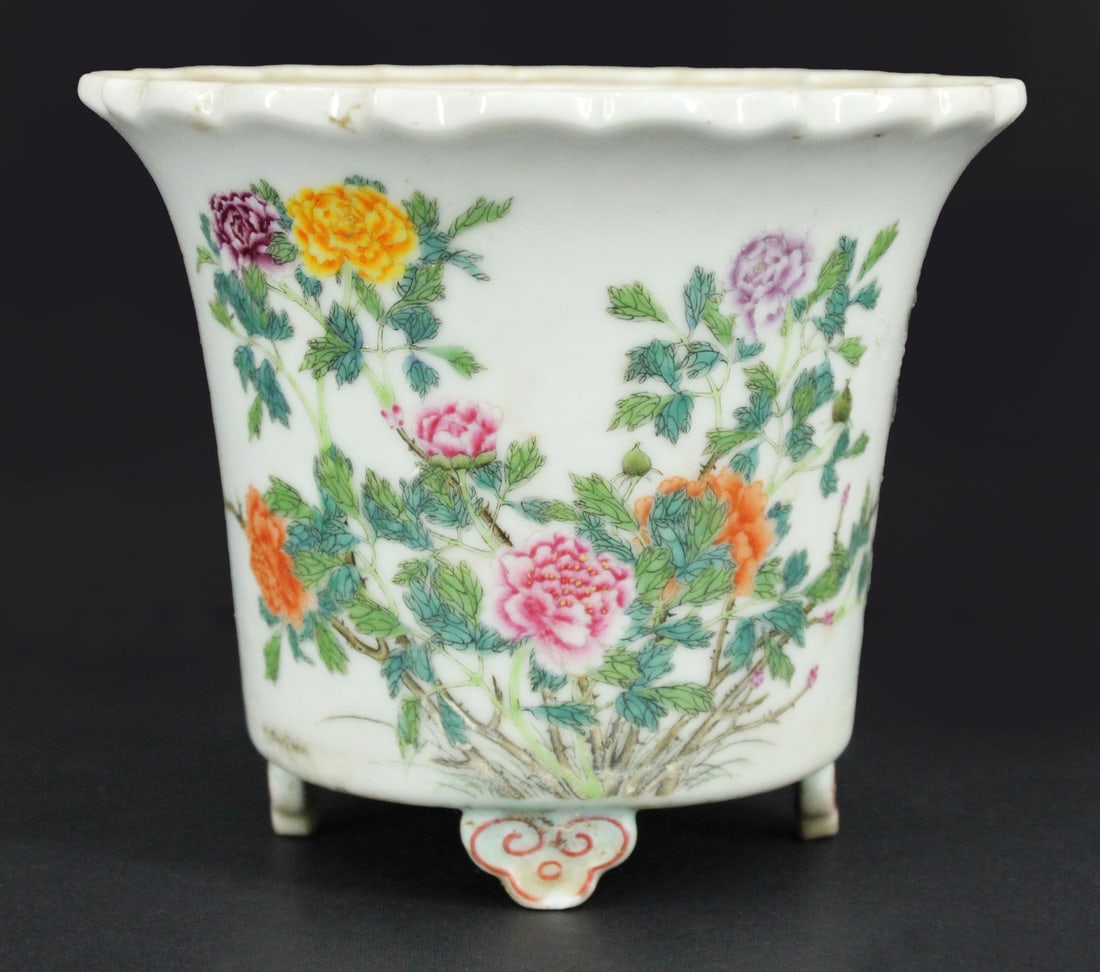 Chinese Porcelain Famille Rose Planter. (1 of 8)