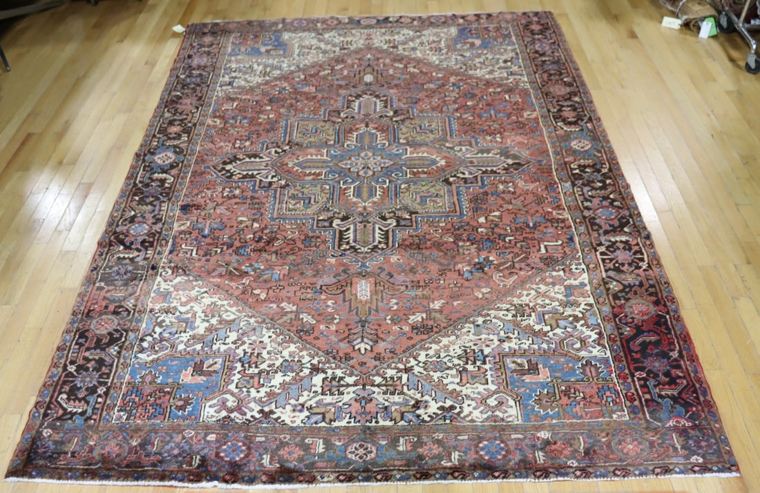 Vintage And Finely Hand Knotted Heriz Carpet. (1 of 6)