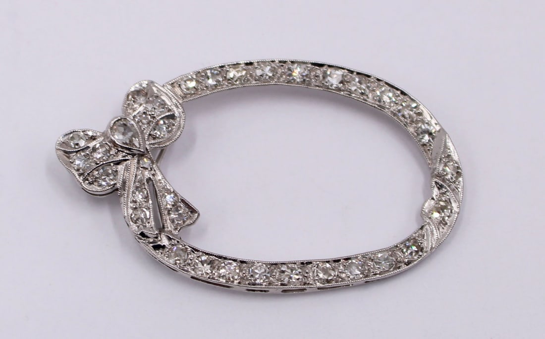 JEWELRY. 14kt Gold and Diamond Bow Brooch or (1 of 8)