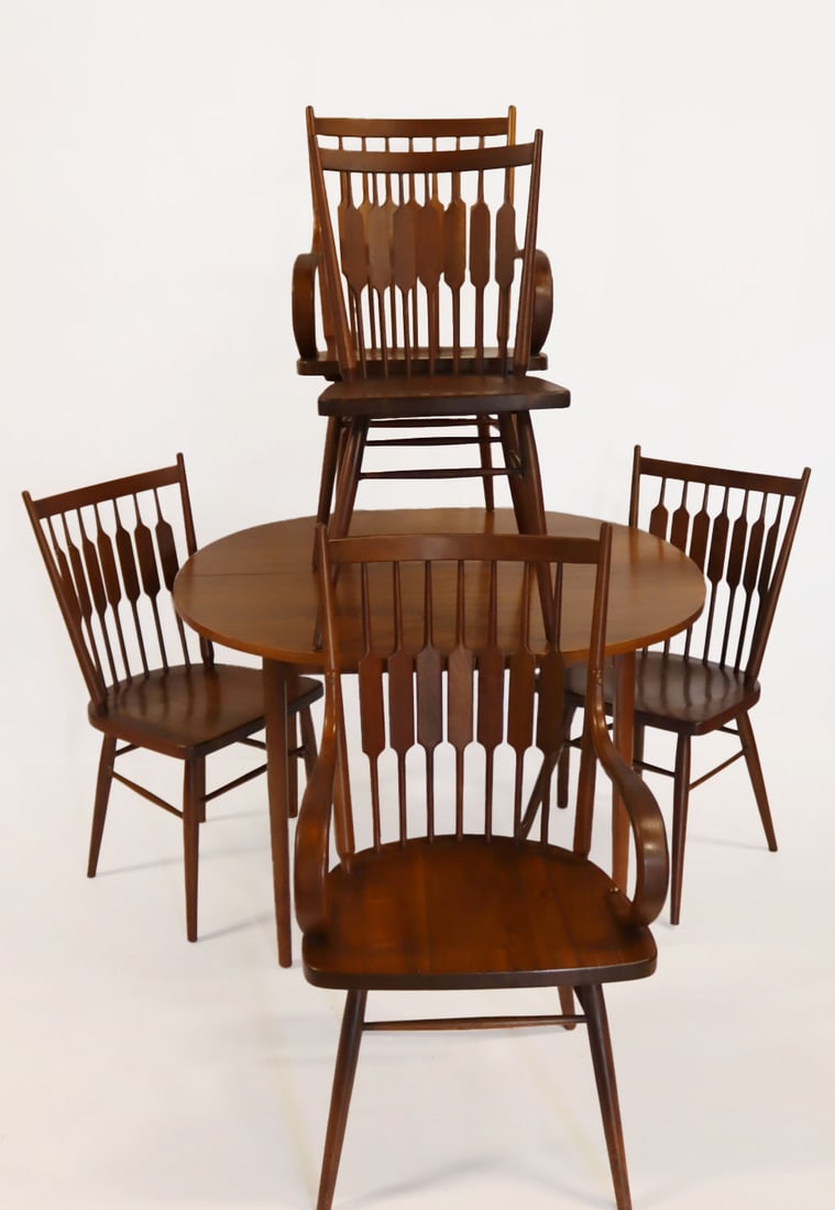 Midcentury Table, Leaves & 5 Chairs. (1 of 6)