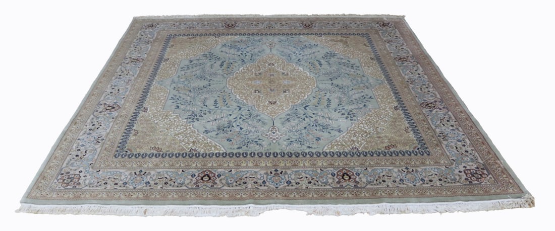 Vintage and Finely Hand Knotted Carpet. (1 of 7)
