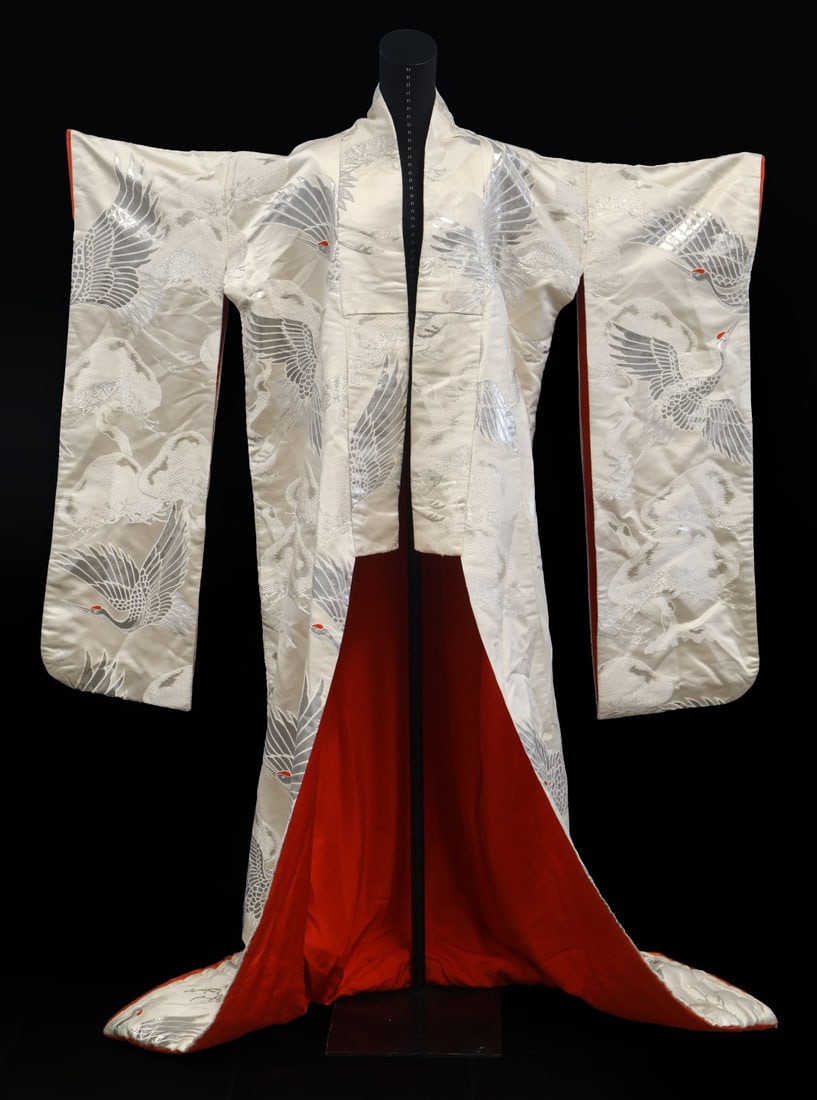 Japanese Embroidered Wedding Kimono. (1 of 10)