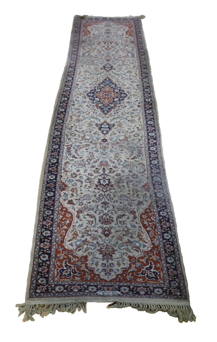 Vintage Signed and Finely Hand Knotted Runner. (1 of 9)