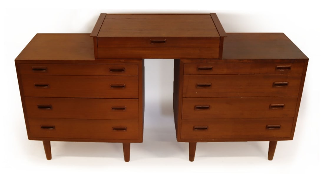 Pair Danish Modern Teak Dressers & Vanity. (1 of 9)