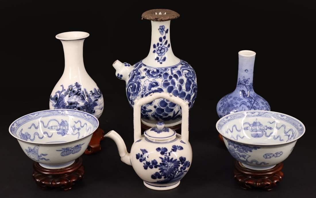 Grouping of Chinese Blue and White Porcelains. (1 of 16)