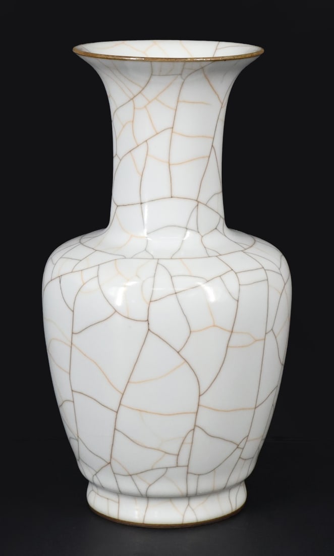 Chinese Crackle Glaze Vase. (1 of 7)