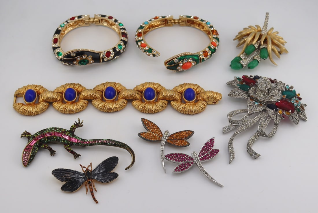 JEWELRY. Collection of Costume Jewelry Inc. KJL. (1 of 20)