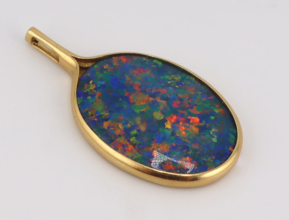 JEWELRY. 18ct Gold and Opal Pendant. (1 of 9)