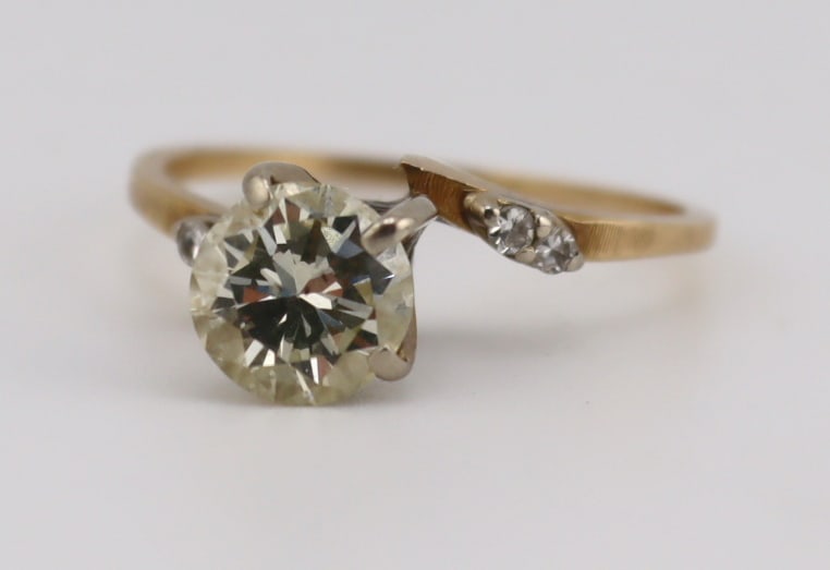 JEWELRY. 14kt Gold and 1+ ct Diamond Ring. (1 of 6)