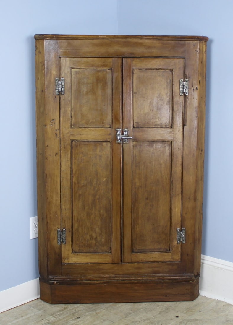 Antique 19th C English Pine Corner Cupboard. (1 of 8)