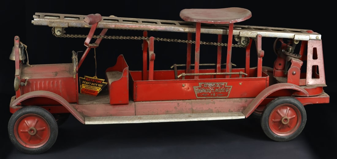 Keystone Packard Ride On Fire Truck (1 of 12)