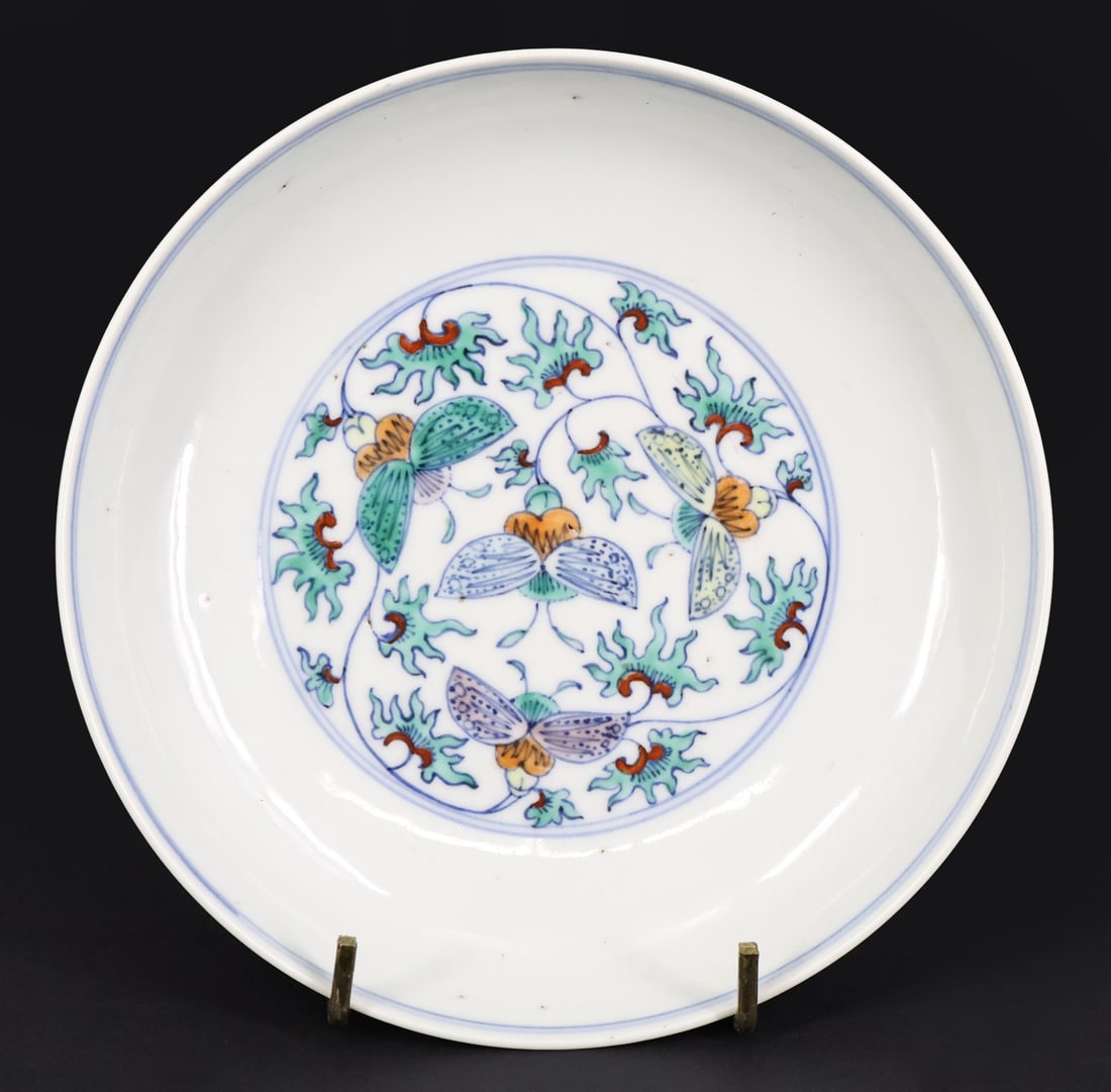 Chinese Doucai Porcelain Dish. (1 of 6)