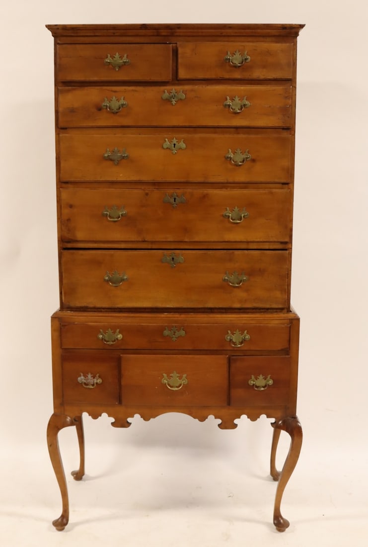 Antique Queen Anne Chest On Stand. (1 of 19)