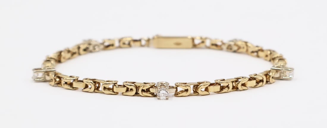 JEWELRY. 18kt Gold and Diamond Bracelet. (1 of 6)