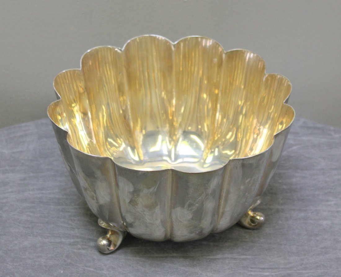 STERLING. Black Starr & Frost Large Fluted Bowl.: Total weight is approx. 27.6 troy oz. From a White Plains, NY estate. Dimensions: 8.25" diameter x 5.125" high.