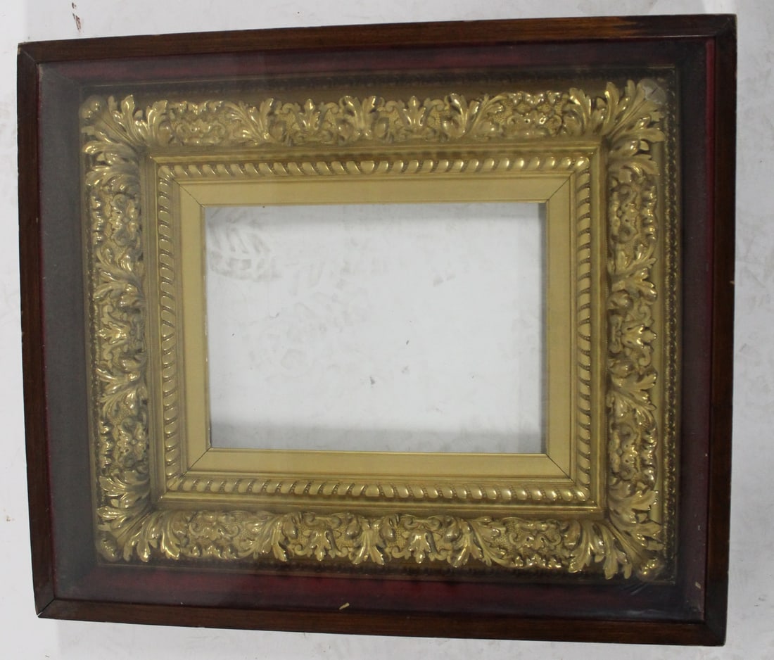 Antique Gilt Picture Frame In Shadow Box. (1 of 8)