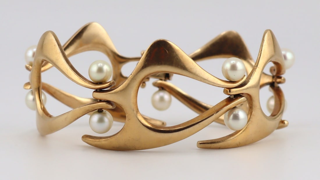 JEWELRY. Ed Wiener 14kt Gold and Pearl Bracelet. (1 of 10)