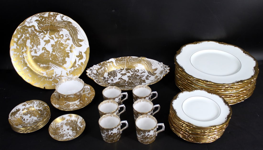 Part Set Royal Crown Derby Gold Aves (with) (1 of 8)