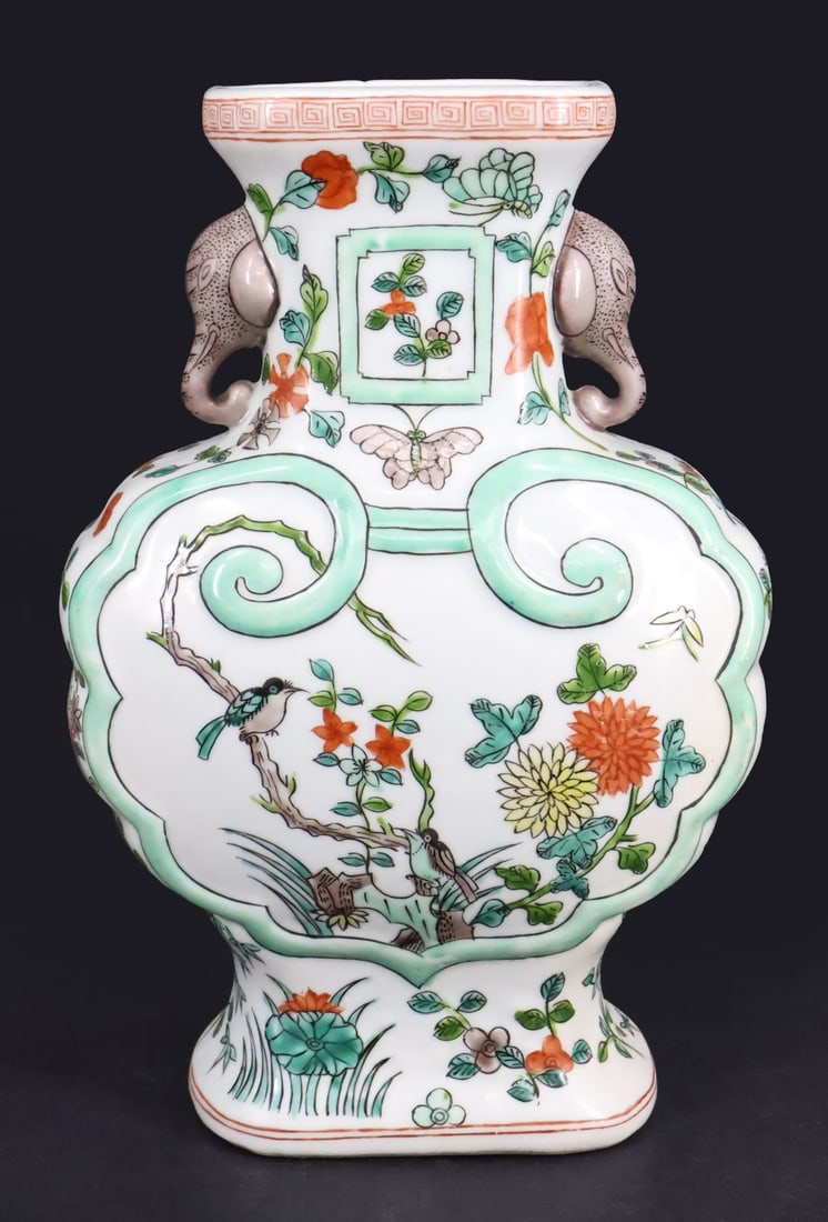 Chinese Famille Verte Vase. (1 of 7)