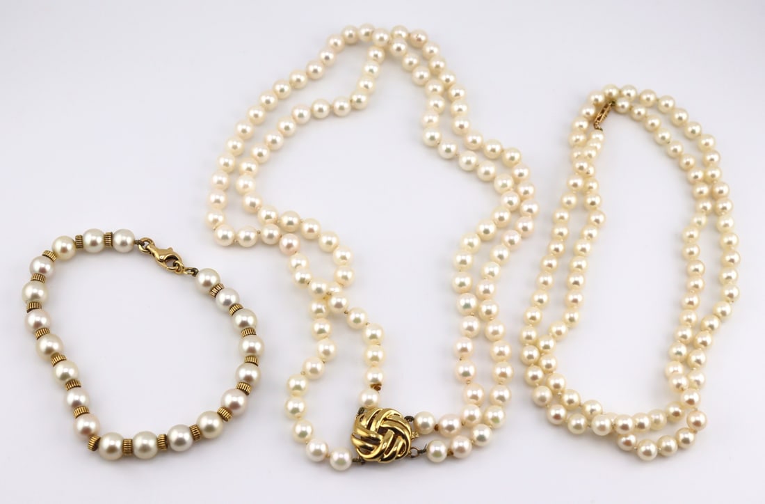 JEWELRY. 18kt, 14kt and Pearl Jewelry Grouping.: Includes an individually knotted single strand pearl necklace with a 14kt yellow gold clasp - stamped, "14K", pearls measure approx. 6.0mm; an Italian 18kt yellow gold and pearl bracelet displaying (2