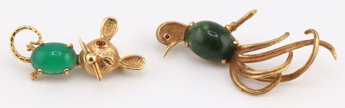 JEWELRY. (2) 14kt Gold Animal Form Brooches.: Includes a vintage 14kt yellow gold winking mouse brooch displaying an oval green gem cabochon belly and single yellow gem cabochon eye - stamped, "14K" verso; and a vintage 14kt yellow gold