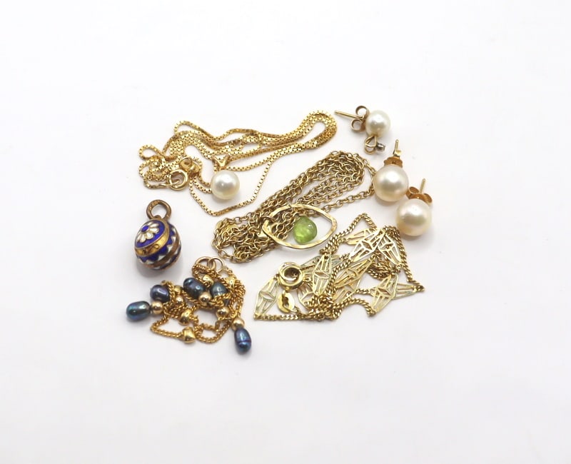 JEWELRY. Assorted Grouping of Gold Jewelry. (1 of 13)