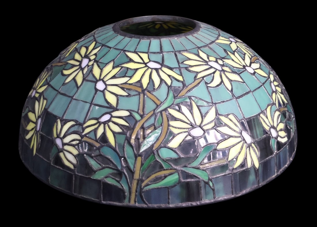 Vintage Tiffany Style Leaded Glass Shade. (1 of 6)