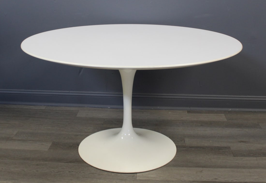 EERO SAARINEN for Knoll Tulip Table. (1 of 4)