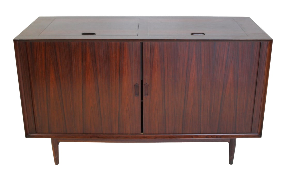Midcentury Rosewood Entertainment Cabinet. (1 of 9)