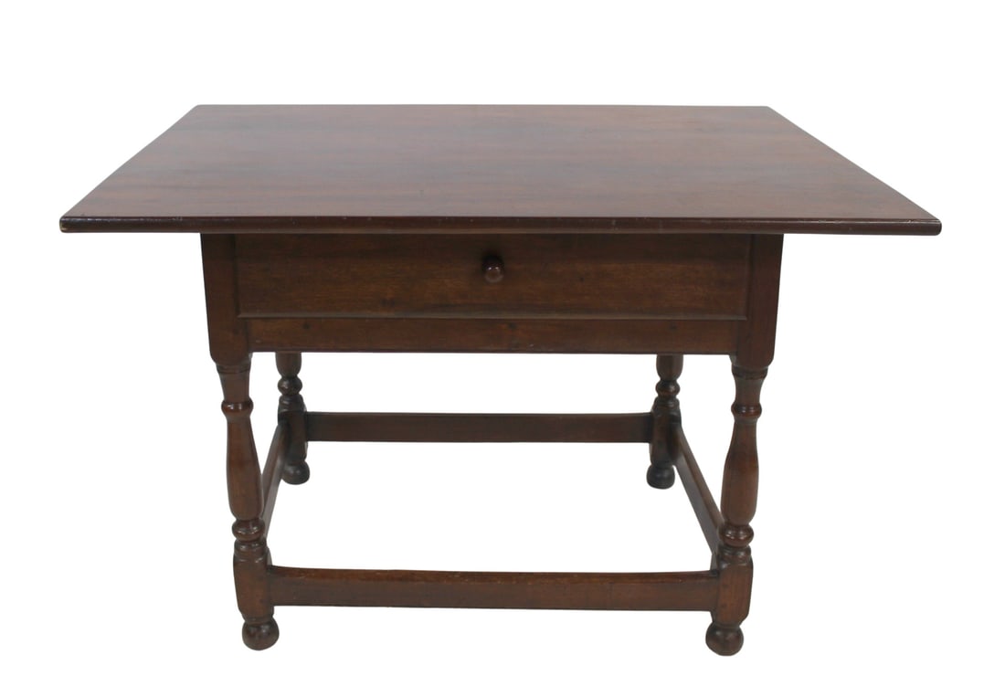 Antique Shaker Style Farm Table. (1 of 7)