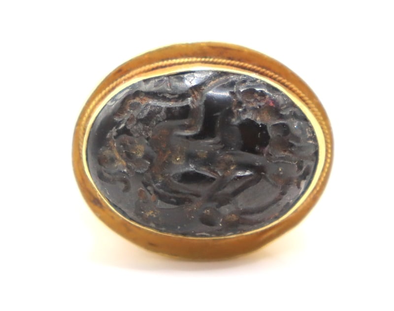 JEWELRY. 16kt Gold and Carved Intaglio Ring. (1 of 5)