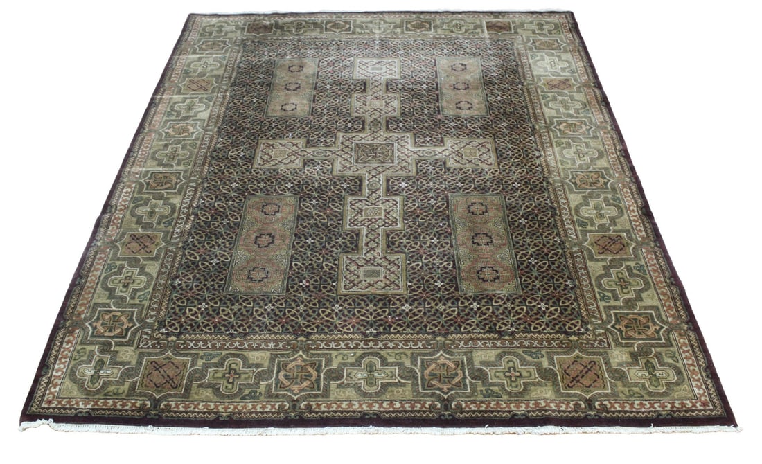 Vintage and Finely Hand Knotted Carpet. (1 of 8)