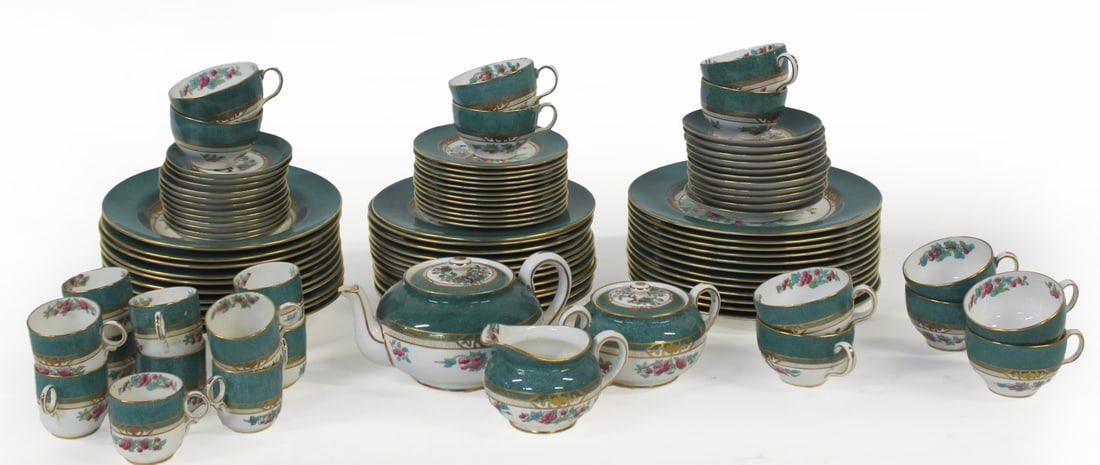 ROYAL DOULTON Indian Tree Porcelain Service. (1 of 8)