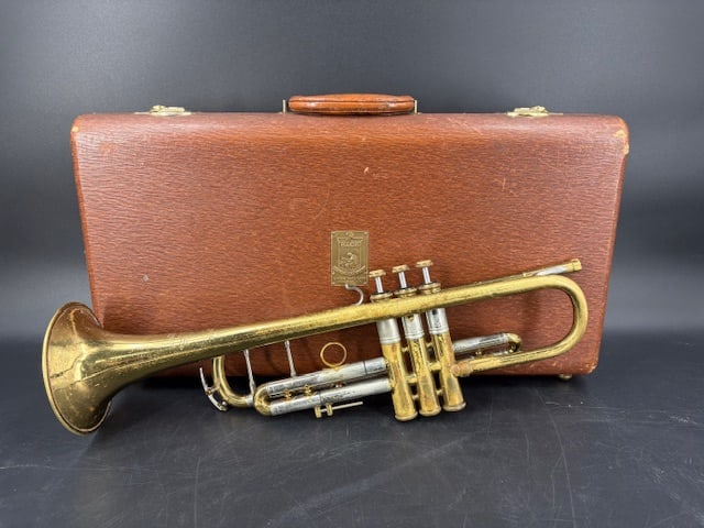 VINCENT BACH "STRADIWARIUS" MODEL TRUMPET (1 of 9)
