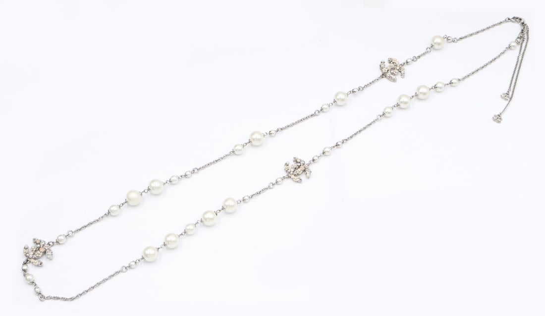 JEWELRY. Chanel Sautoir Necklace. (1 of 6)