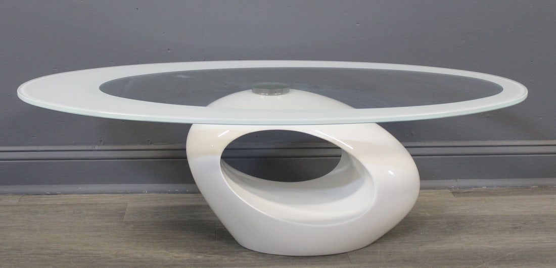 Vintage Midcentury Style Coffee Table. (1 of 3)