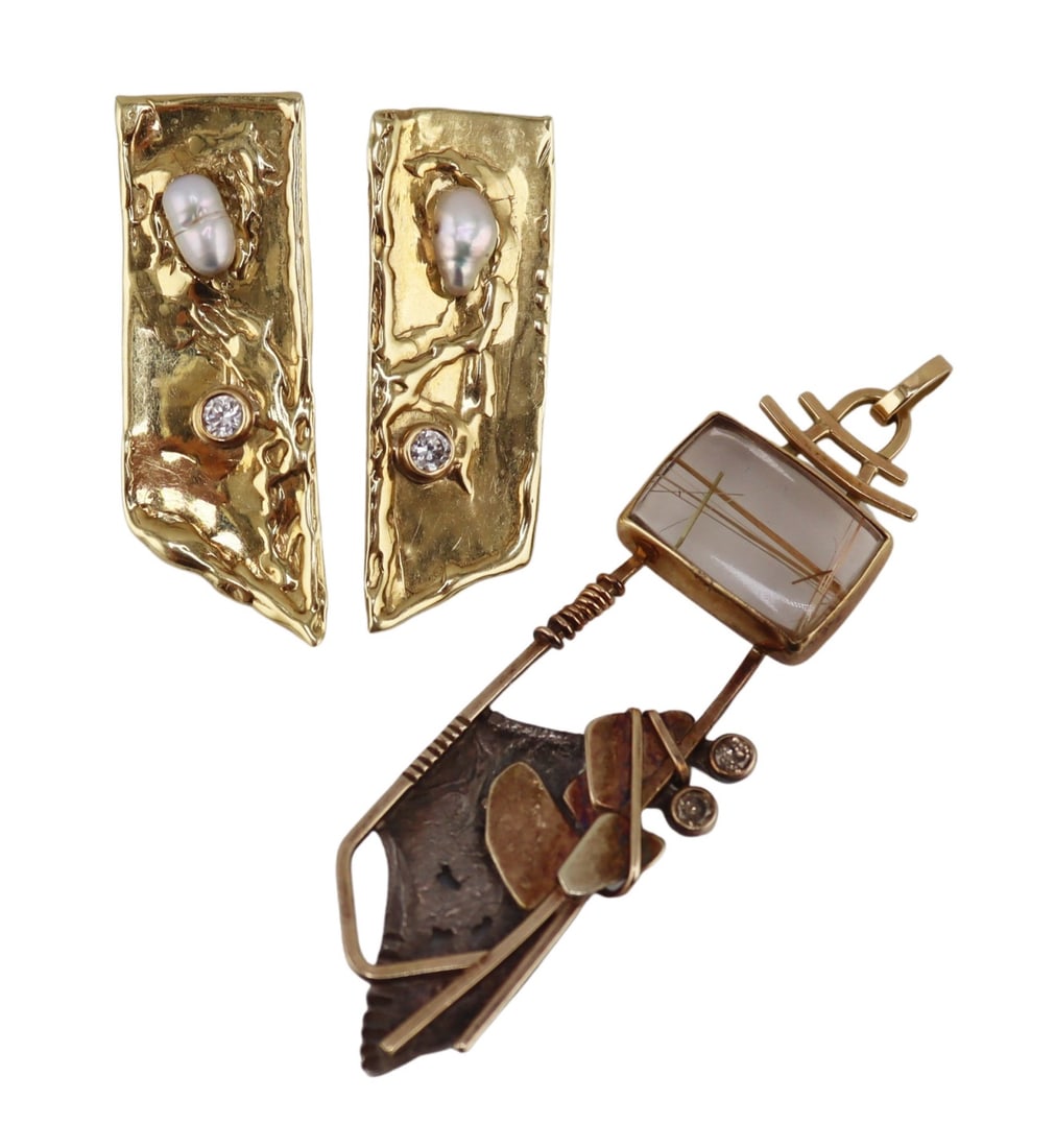 JEWELRY. Artisan Collection of 14kt Gold Jewelry.: Includes a pair of contemporary modernist 14kt yellow gold earrings accented by keshi (rice) pearls and bezel set round faceted crystals - stamped, "14K" to each; and accompanied by a contem
