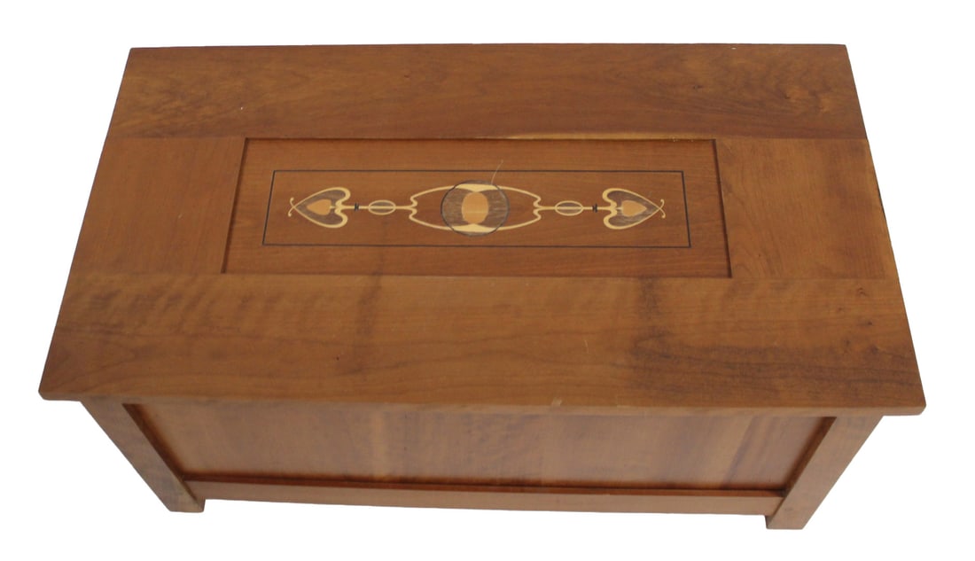 Stickley Audi After Harvey Ellis Trunk.: From a Larchmont Manor NY estate. - Dimensions: 16" x 32" x 17"
