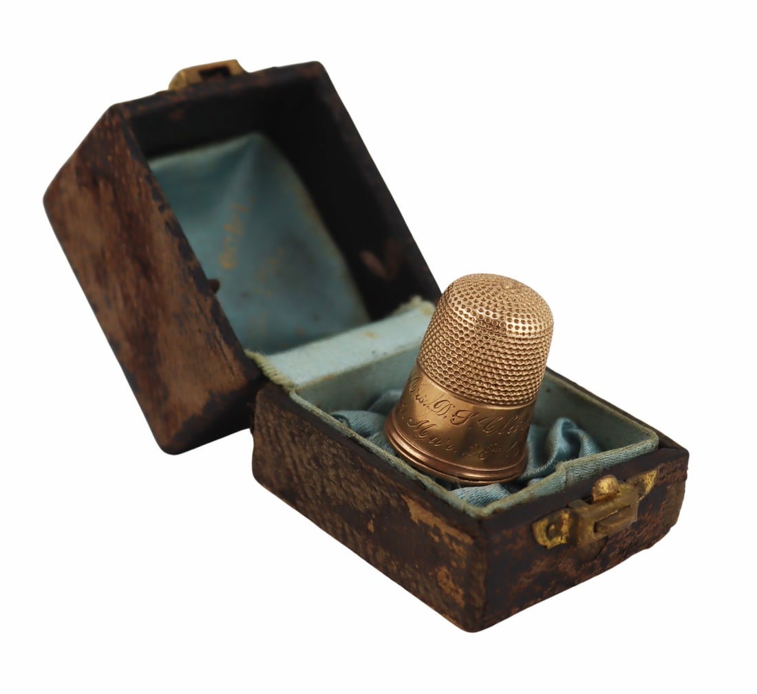 GOLD. Late 19th C 14kt Gold Thimble in Case. (1 of 6)