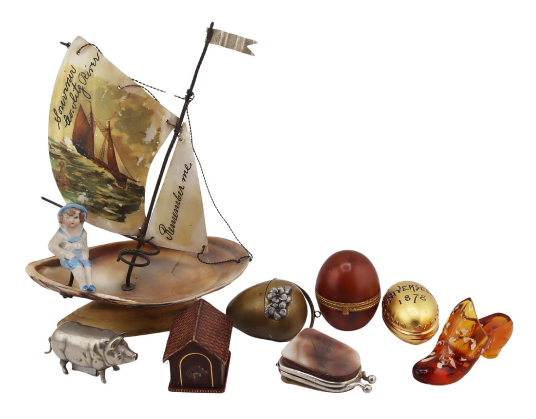 Collection of (8) Victorian Sewing Accessories. (1 of 16)