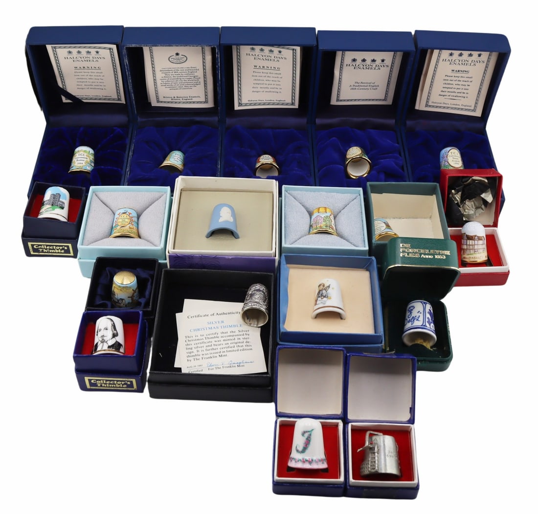 (19) Boxed Enamel or China Thimbles - Many TCI! (1 of 14)