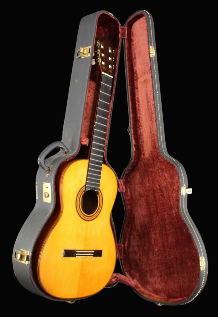 William Del Pilar 1972 Classical Guitar (1 of 8)