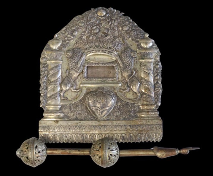 JUDAICA. Continental Loth .750 Silver Torah Shield (1 of 17)
