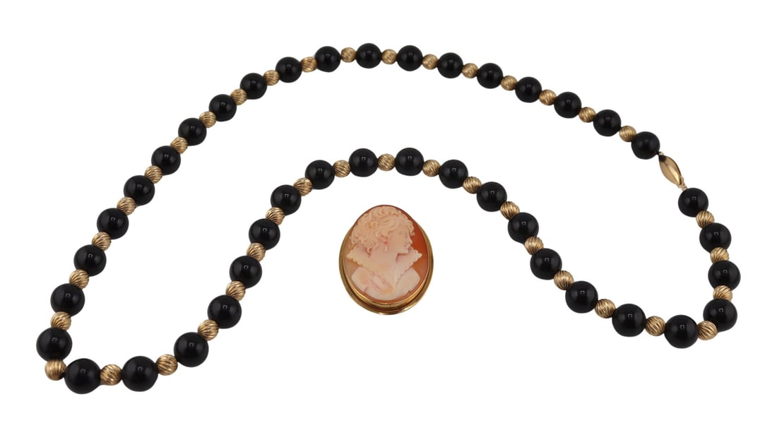 JEWELRY. Vintage 18kt and 14kt Gold Jewelry. (1 of 8)