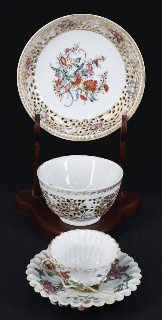 (2) Chinese Export Teacups and Saucers.